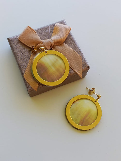 Boucles d’oreilles nacre et cercle doré – Raiatea
