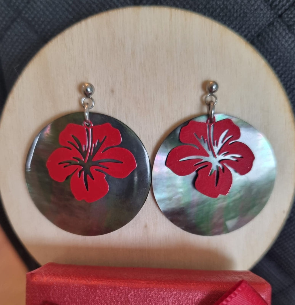 Boucles d’oreilles nacre et hibiscus rouge – Bora Bora
