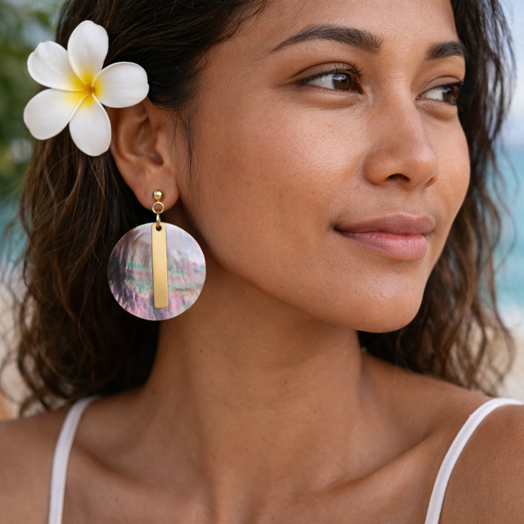 Boucles d’oreilles nacre et barre dorée – Moorea