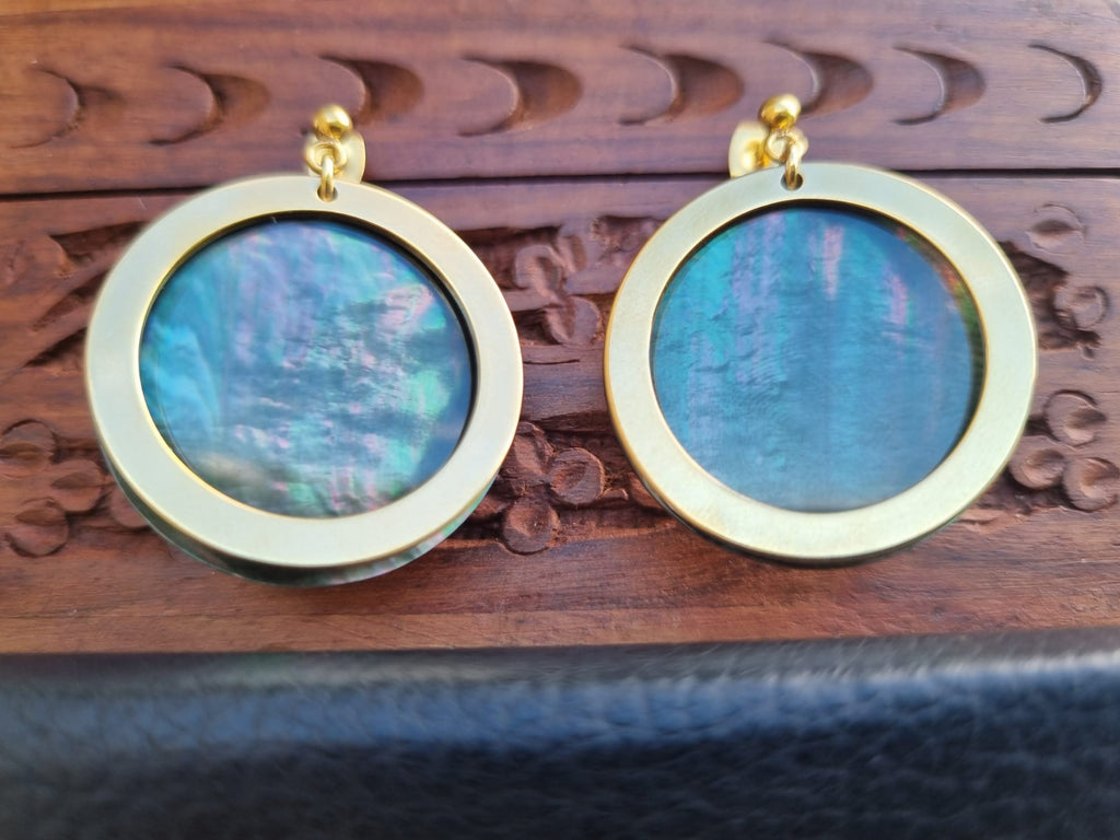 Boucles d’oreilles nacre et cercle doré – Raiatea