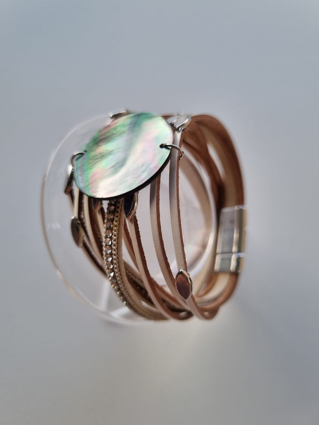 Bracelet manchette blanc et nacre – Éclat du lagon