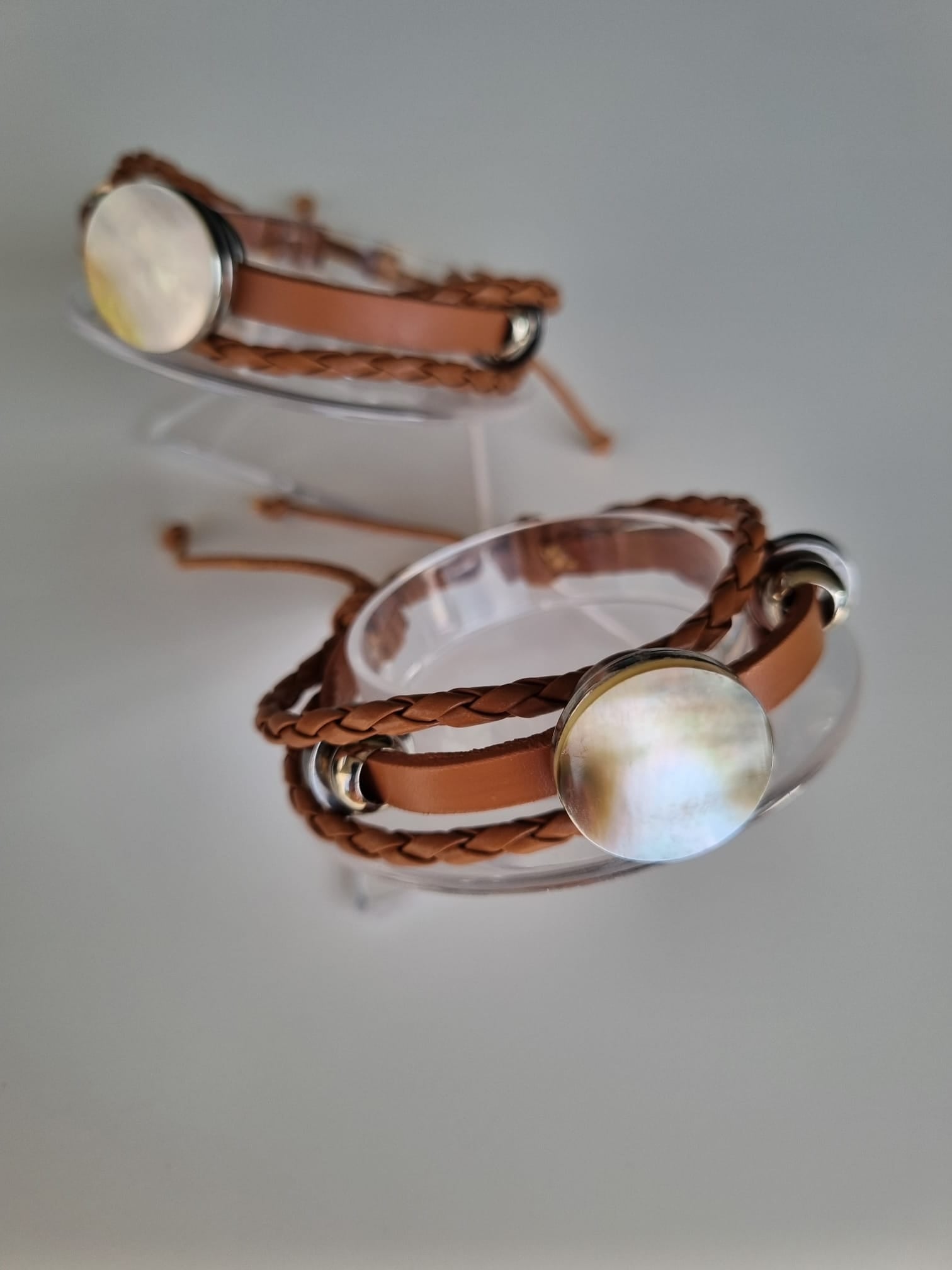 Bracelet cuir marron et nacre – Faa’a